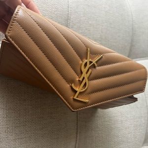 Saint Laurent
large logo-plaque quilted wallet